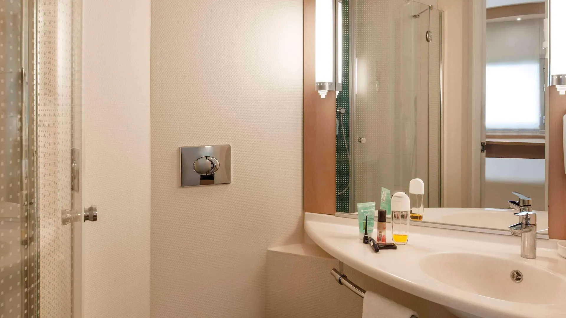 Ibis Izmir Alsancak Hotel 3*,  Turkey