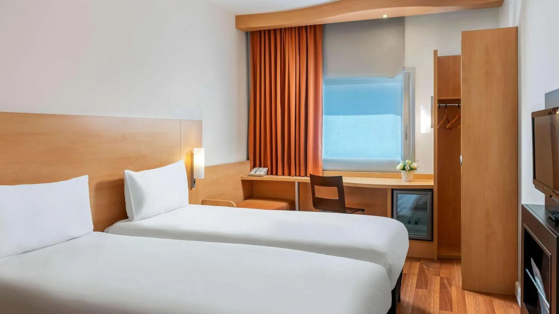 Ibis Izmir Alsancak Hotel 3*,